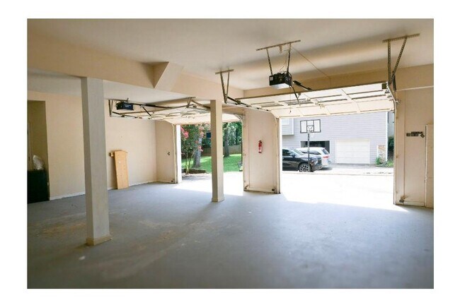 Building Photo - 3885 Waterford Dr