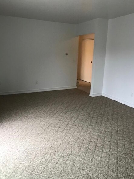 Building Photo - 121 W William St