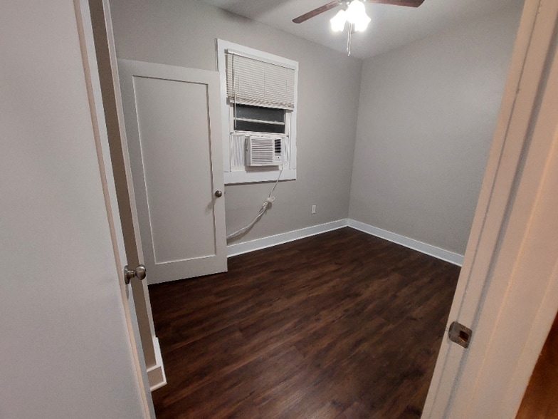 Building Photo - 2413 Painters St