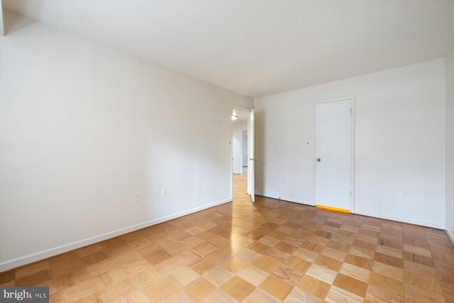 Building Photo - 876 College Pkwy