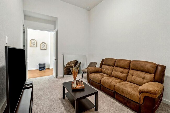 Building Photo - 104 Rainbow Vly Trl