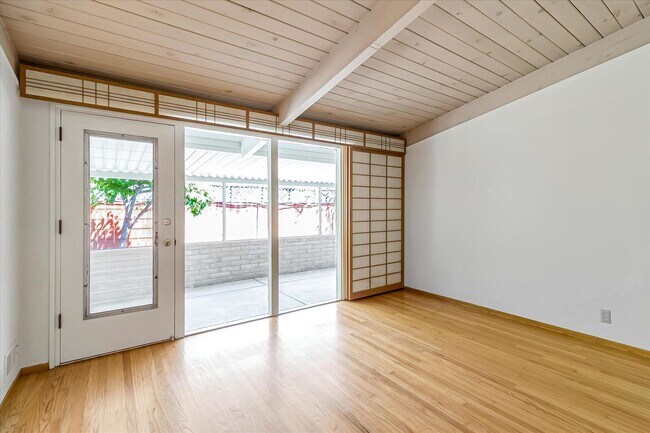 Building Photo - 3 Bedroom 2 Bath Home located in Palo Alto's Palo Verde Neighborhood!