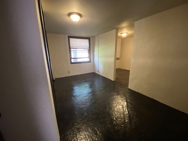 Building Photo - $500 Off First Months Rent