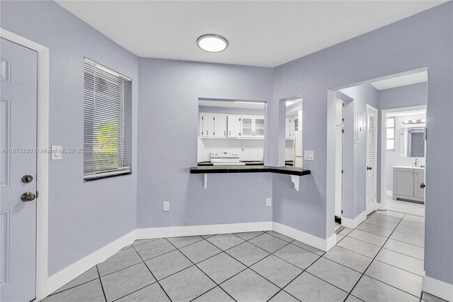 Building Photo - 1659 NE Miami Gardens Dr