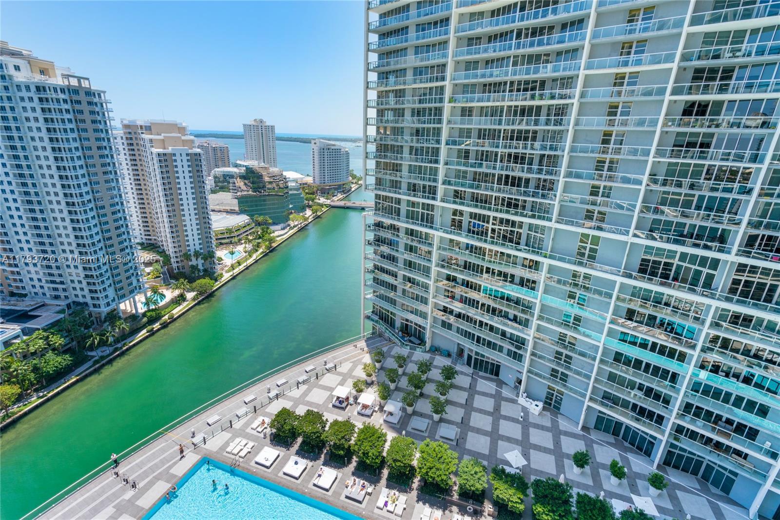 Building Photo - 475 Brickell Ave