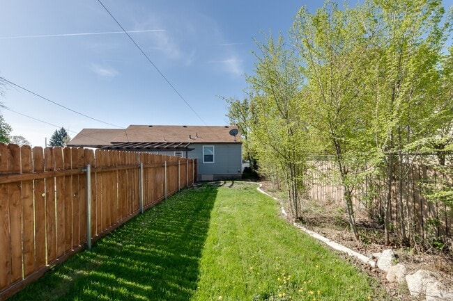 Building Photo - COMING SOON !!! Shadle Park 3 Bedroom 2 Bath Home near Garland district