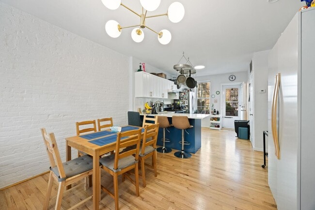 Building Photo - 316.5 6th St