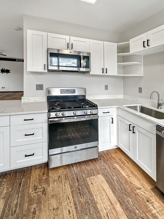 Building Photo - 101 E Lincoln Ave