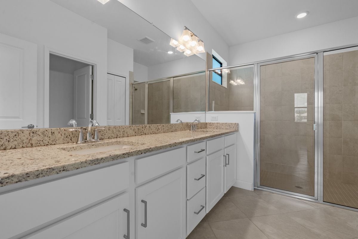 Building Photo - 13968 Hunter Oak Dr