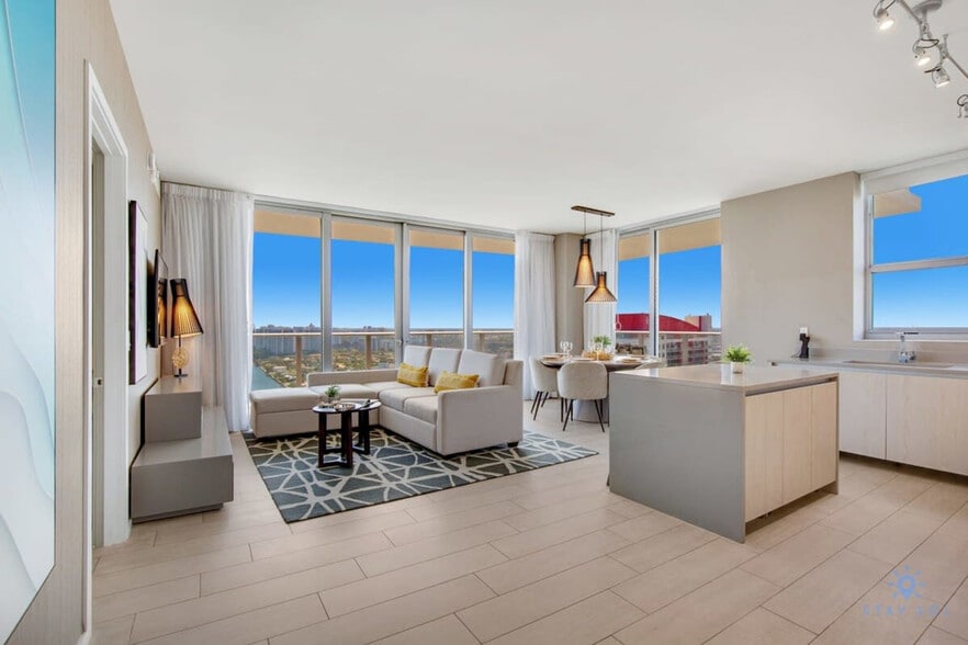 Building Photo - 4010 S Ocean Dr