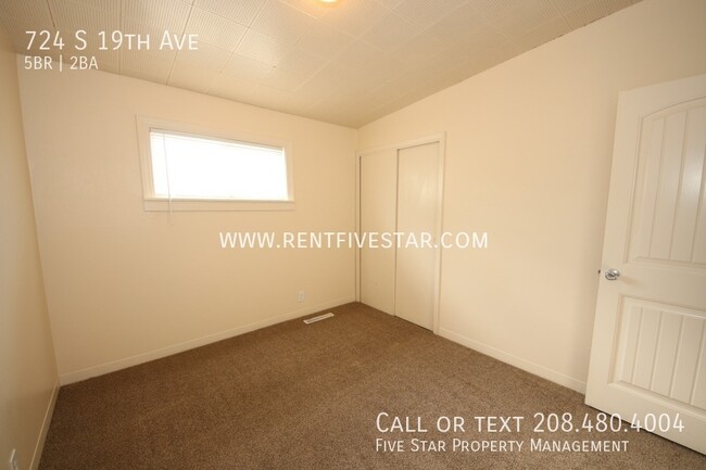 Building Photo - 724 S 19th Ave