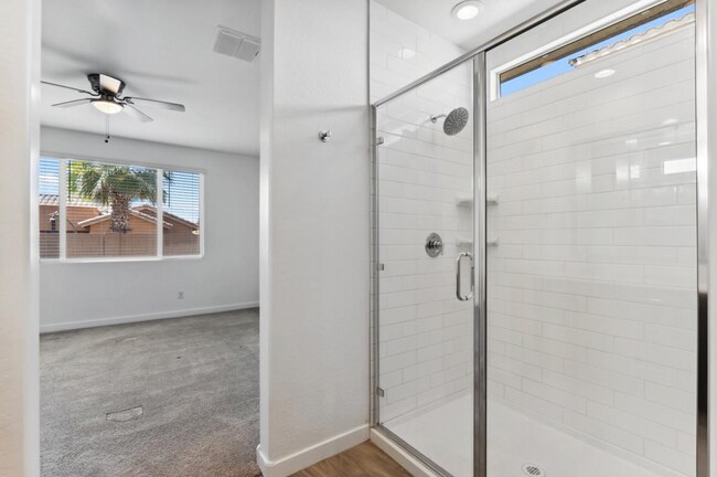 Building Photo - 565 E White Wing Dr