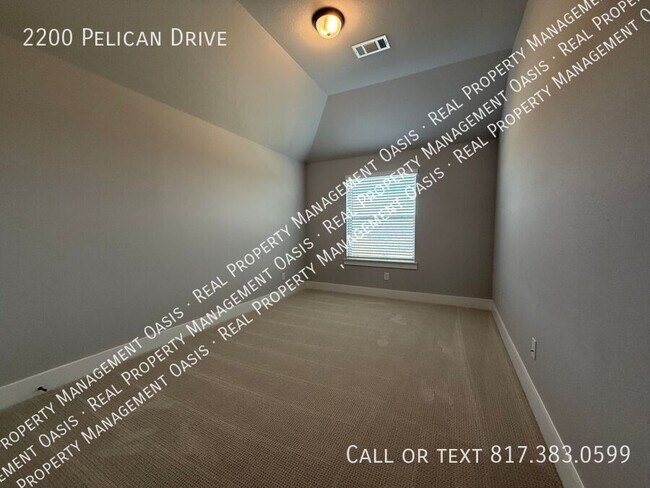 Building Photo - 2200 Pelican Dr