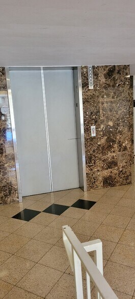 Elevator - 5135 Zelzah Ave