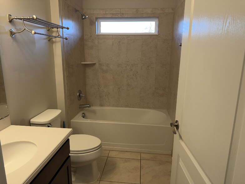 Building Photo - 94003 Woodbrier Cir