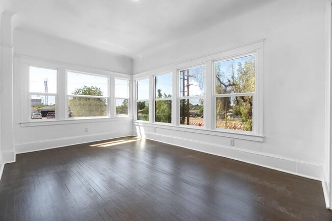 Building Photo - 1019 N Main St