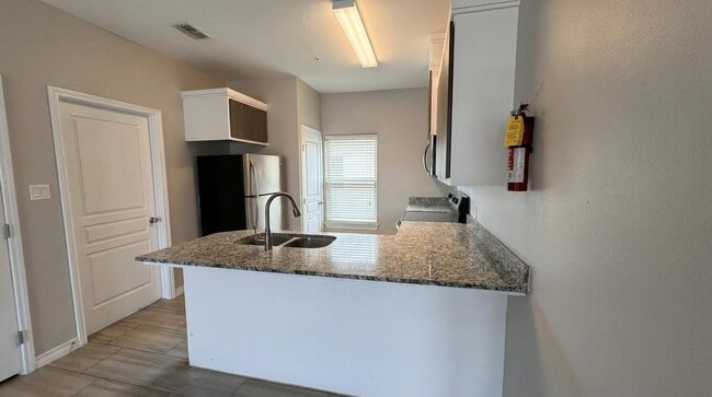 Building Photo - 5601 Cuenca Dr