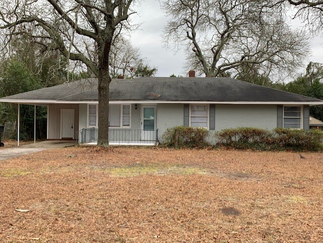 Primary Photo - Beautiful freshly painted three bedroom home!