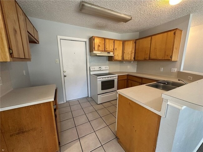 Building Photo - 2189 Spring Park Dr