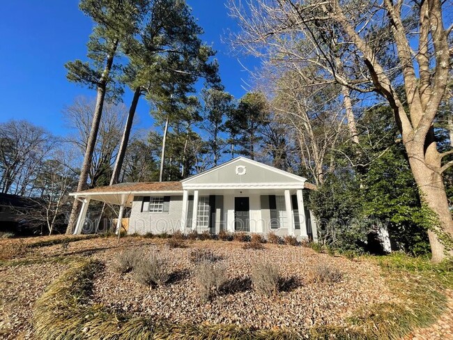 Building Photo - 1525 Sanden Ferry Dr