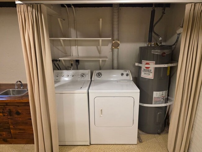 Building Photo - LOCATION! Immaculate 2 Bedroom Apartment S...