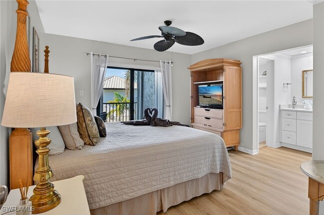 Building Photo - 788 Park Shore Dr