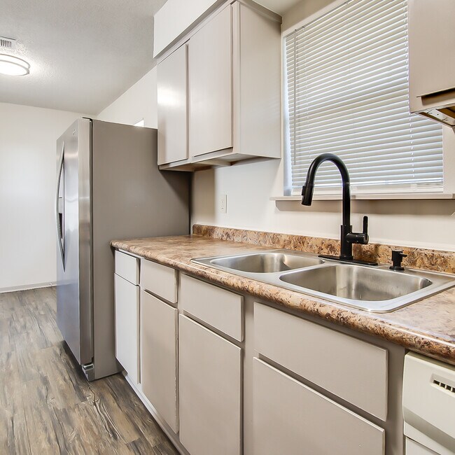 Building Photo - 3BR/1.0BA Single Family - Seagoville