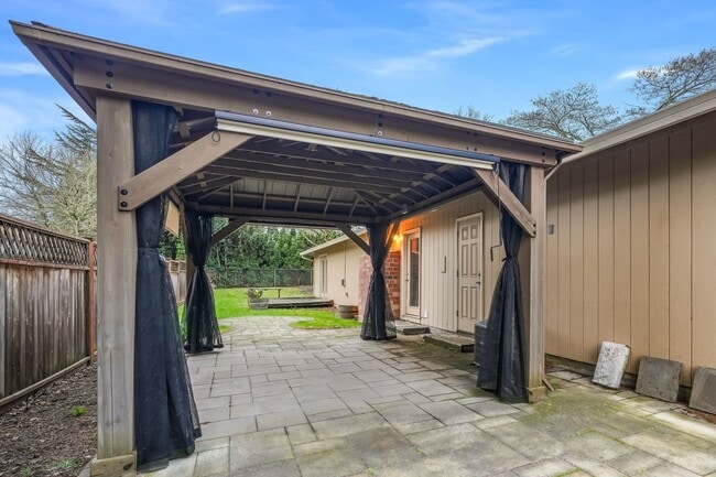 Building Photo - Charming 3 bed, 2 bath rental home in Milwaukie!