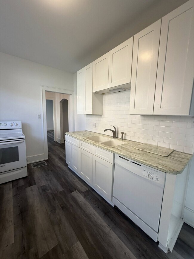 Building Photo - 2657 Dresden Rd