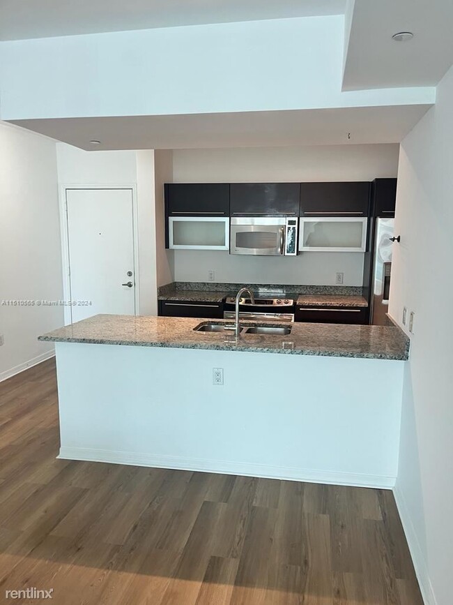 Building Photo - 1 br, 1 bath Condo - 951 Brickell Ave Apt ...