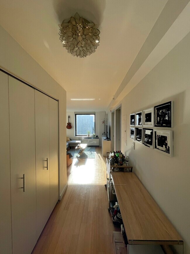Primary Photo - 100 W 39th St