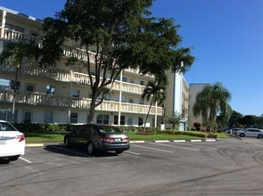 Building Photo - 3063 Ainslie Dr