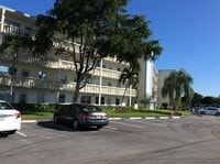 Building Photo - 3063 Ainslie Dr