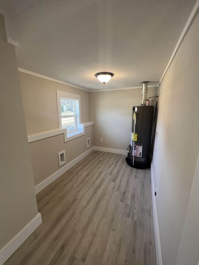 Building Photo - 3 Bed 1 Bath Springfield, MO