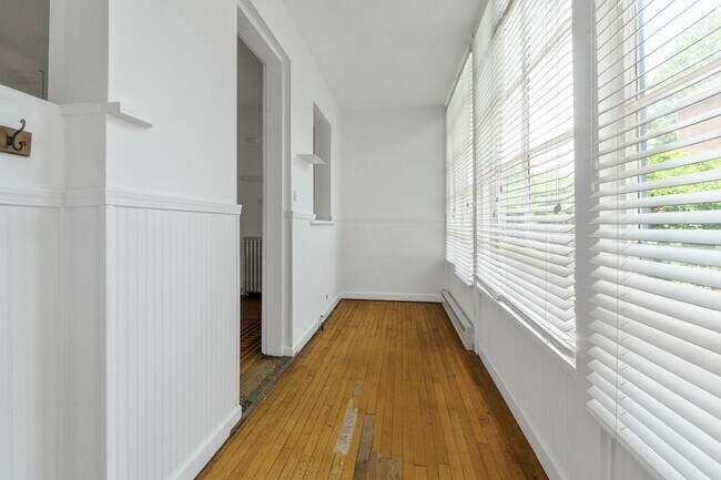 Building Photo - Huge Brick House in Victorian Village/Short North, Beautiful Woodwork 3 Car Garage and Swimming pool