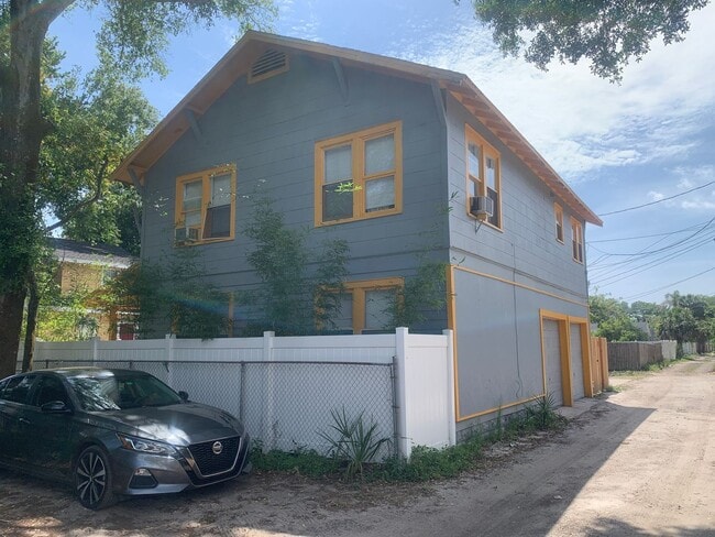 Building Photo - Available Now! Spacious 3 Bedroom Upstairs Apartment Near Downtown St. Petersburg
