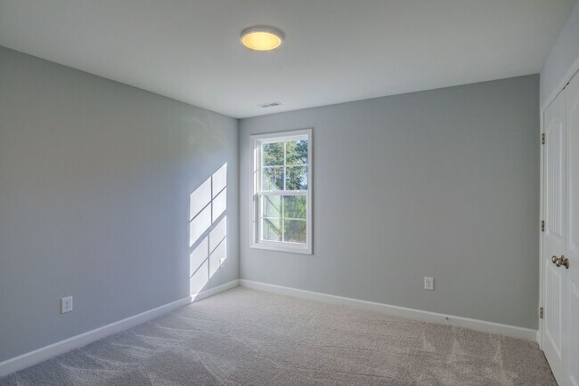 Building Photo - 521 Transom Wy