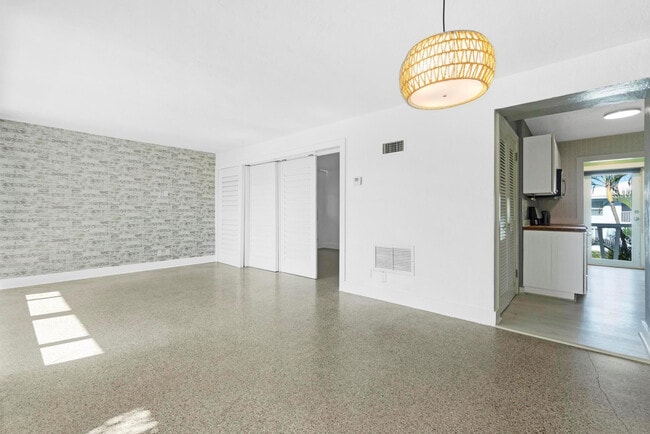 Building Photo - 2755 NE 28th Ave