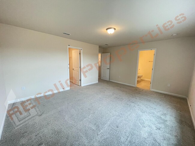 Building Photo - Beautiful 2 Story 4 Bedroom 2.5 Bathroom H...