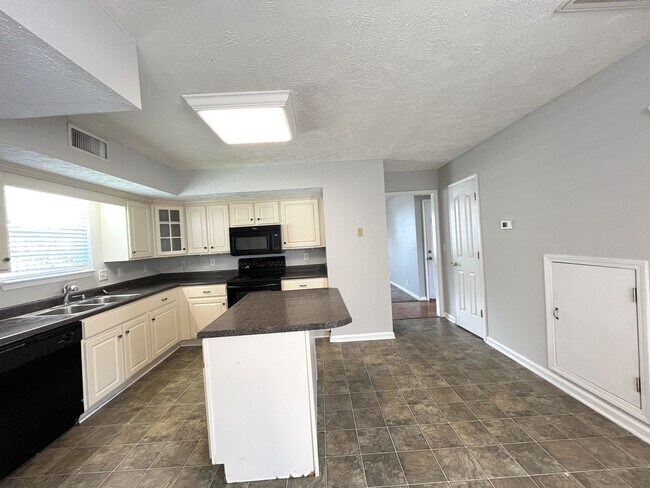 Building Photo - Flexible 4-Bed Home on Corner Lot in Everg...