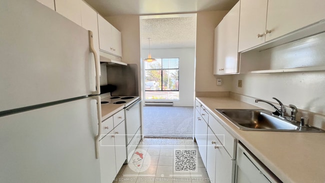 Building Photo - Waterfront 1 bedroom located at the resort style Watergate complex included ameneties, water, gar...