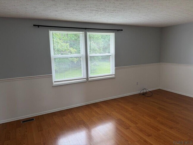 Building Photo - 219 Marietta Dr