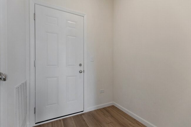 Building Photo - 2260 Horseshoe Cir