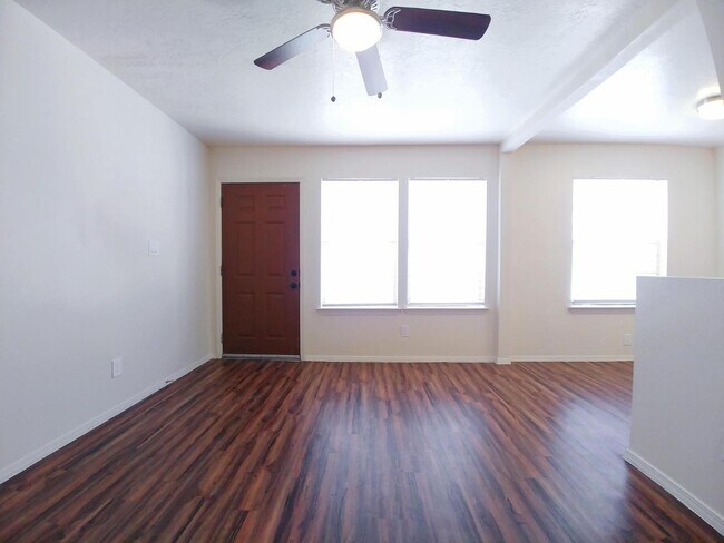 Building Photo - 1021 Coal Ave SW