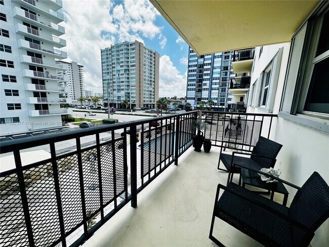 Building Photo - 1501 S Ocean Dr