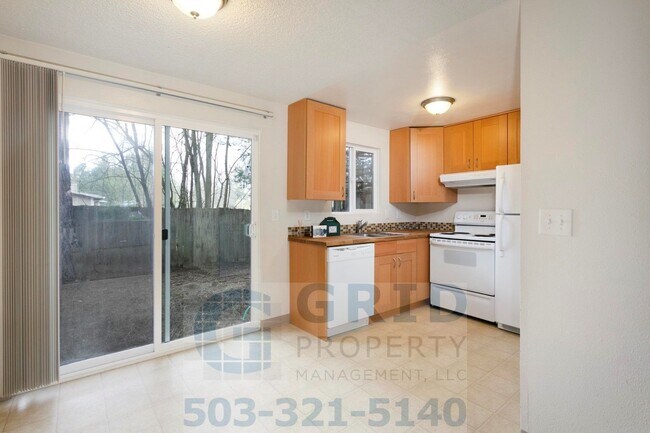 Building Photo - Two Bedroom Apartment Available - Private ...