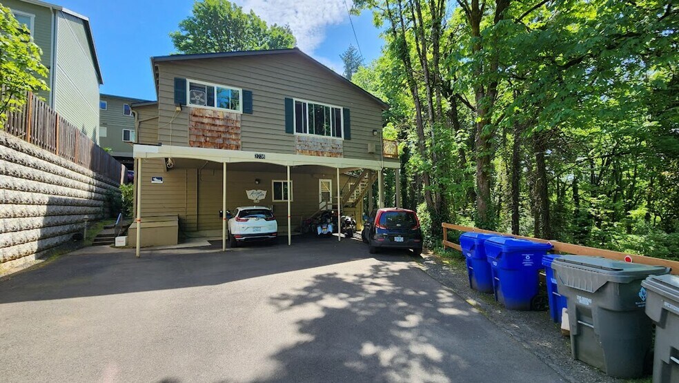 Building Photo - 3736 SW 10th Ave