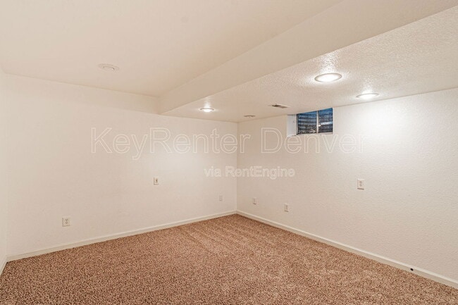 Building Photo - 14129 E Warren Pl