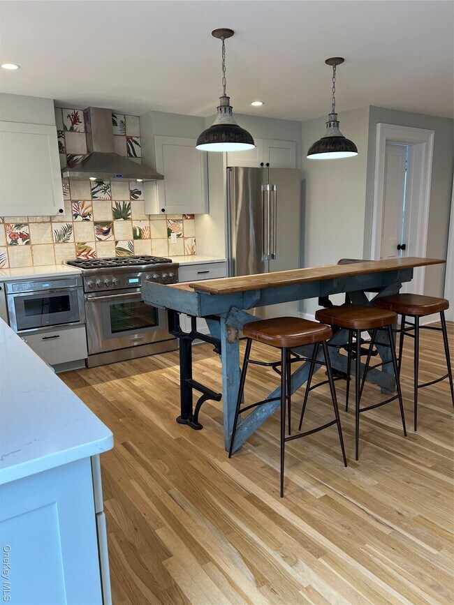 Building Photo - 237 6th St