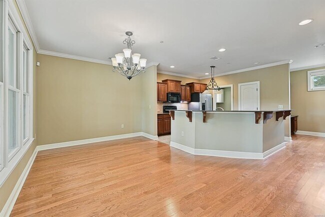 Building Photo - 463 Waters Edge